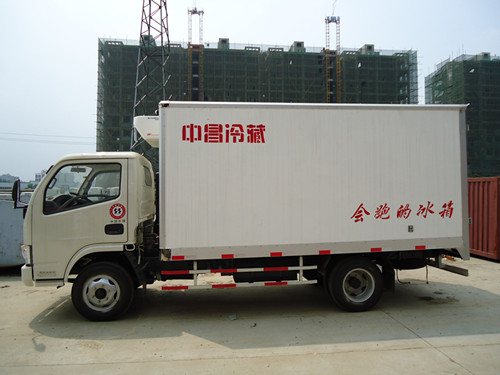 东风多利卡冷冻保鲜车小型保温车